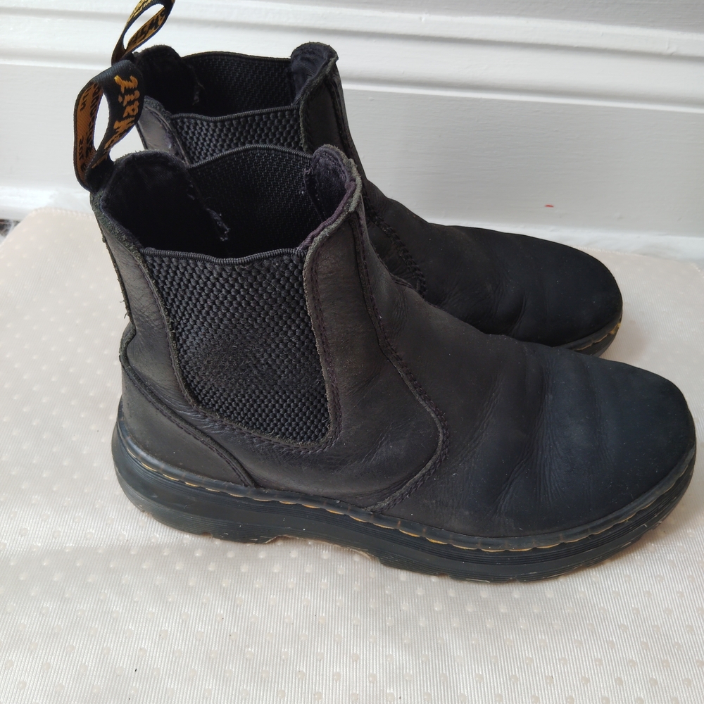 Dr. Martens Black Chelsea Boots Sleek Design